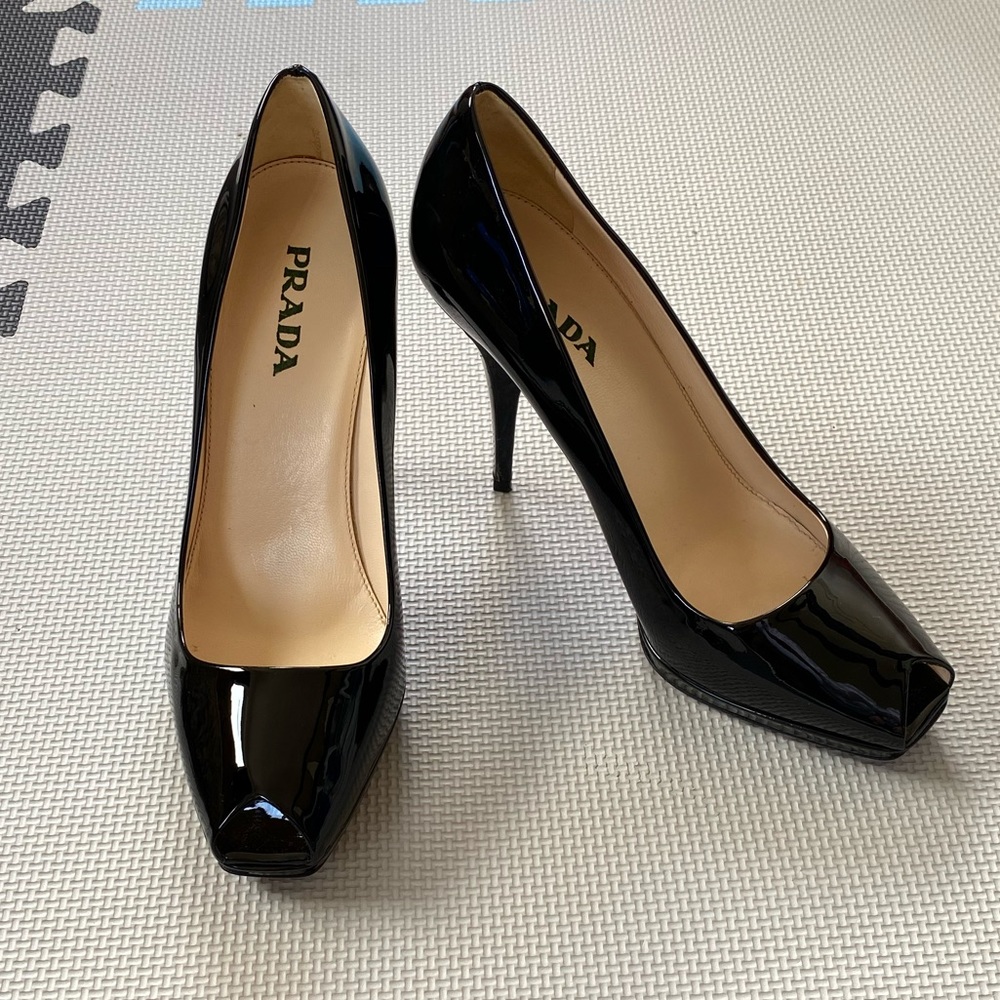 NEW Prada Vernice Sfumata Black Patent Pump 38.5